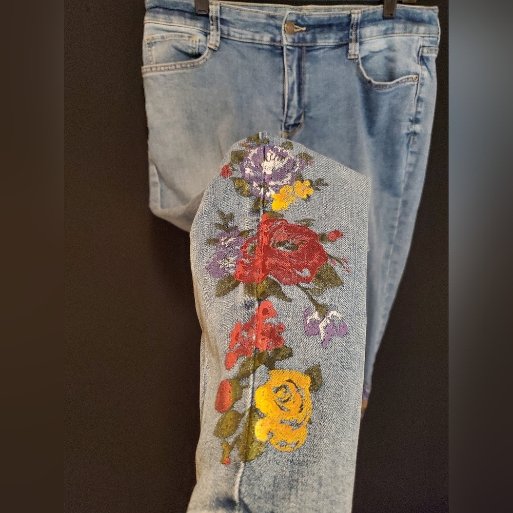Floral Painted Light Blue Jeans - Picture 6 of 6